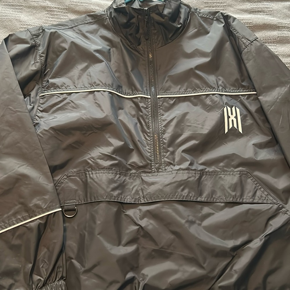 Monsta X Anorak windbreaker poncho in men’s large